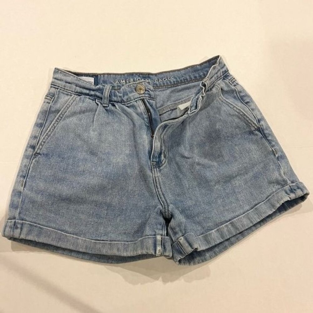 American Eagle Women’s Mom Shorts Size 2 Pleated Jean Denim Light Wash Retro